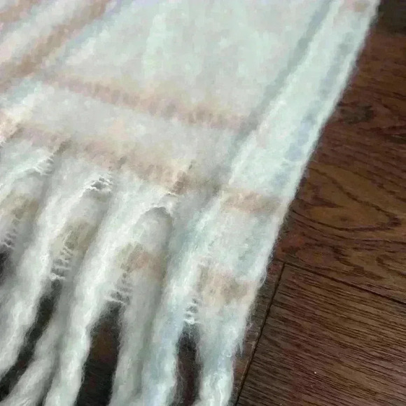 Aeropostale Women’s Light Blue Plaid Polyester Blanket Scarf Cozy Winter - Picture 4 of 8